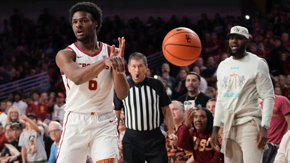 Bronny James debuta en la USC con su padre LeBron en primera fila