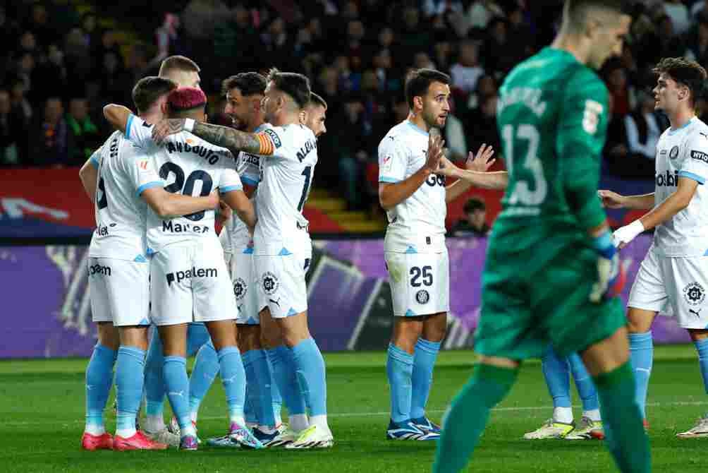 Jugadores de Girona celebran la victoria