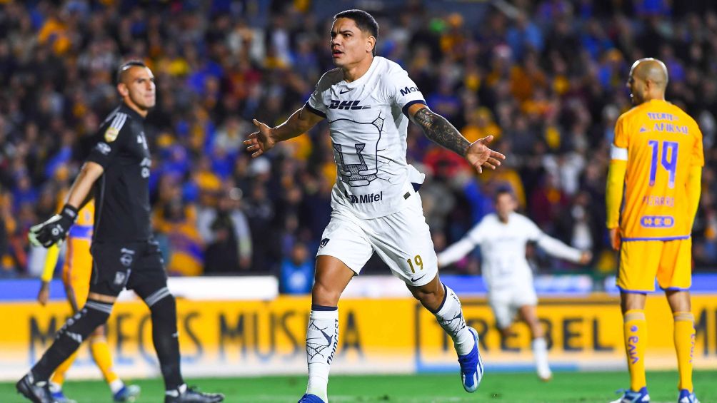 Fernández celebra el gol de los Pumas