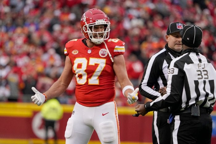 Travis Kelce durante un partido