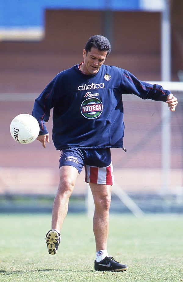 Carlos Hermosillo jugó en 2001 con las Chivas 