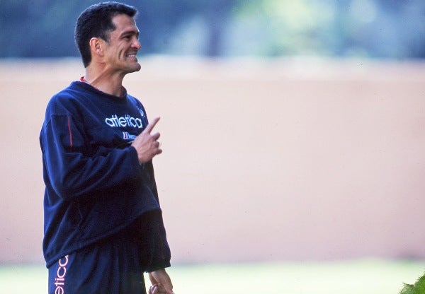 Carlos Hermosillo entrenando con Chivas