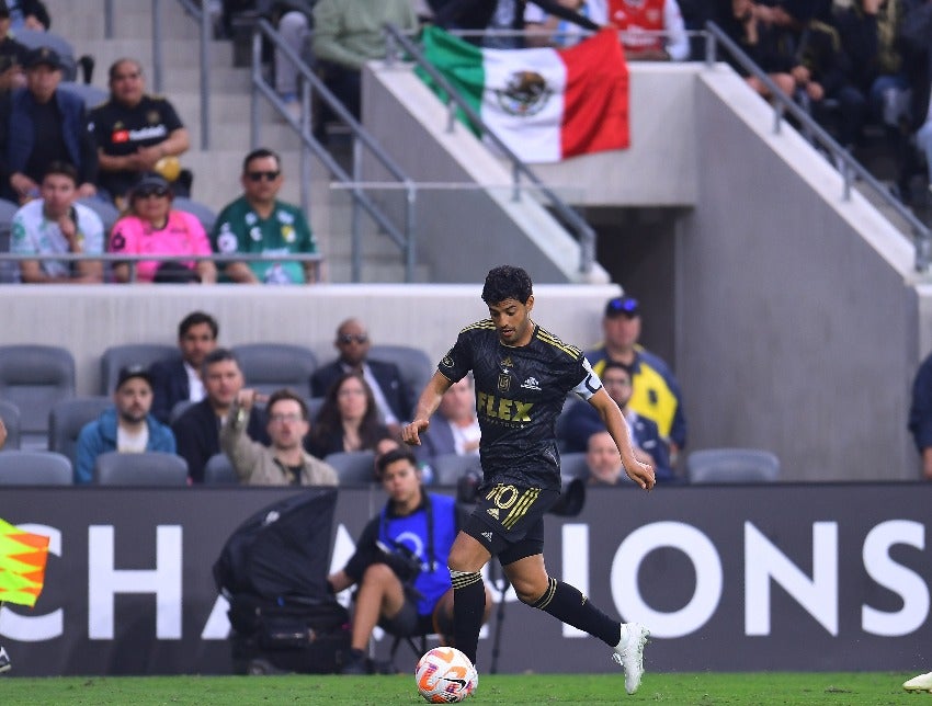 Carlos Vela en un partido con LAFC