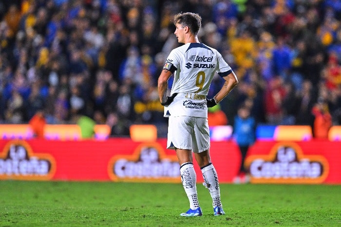 Juan Dinenno jugando con Pumas 