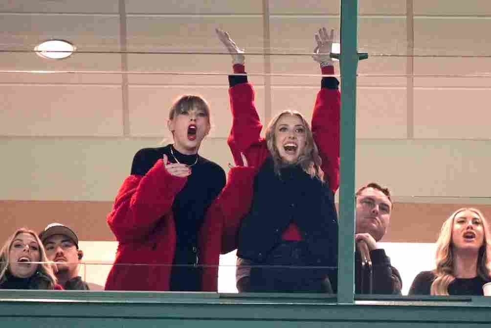 Taylor y Brittany Mahomes en el partido ante Green Bay