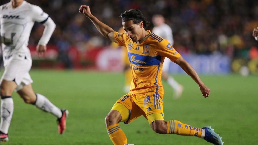 DIego en un partido con los Tigres