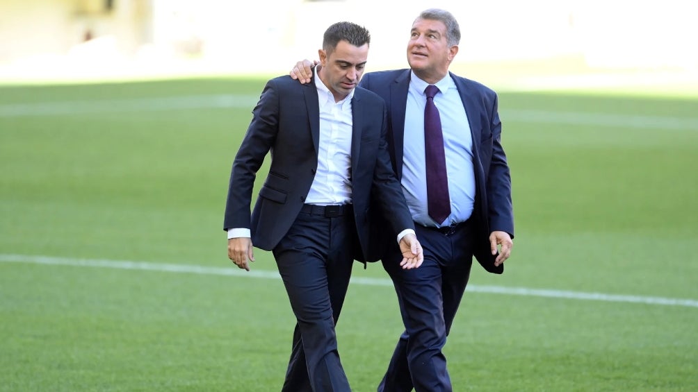 ¿Quién manda? Laporta 'mete mano' en el Barcelona de Xavi en Champions