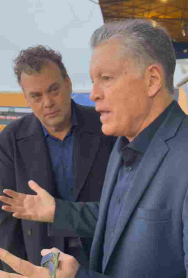 Faitelson con Peláez en el Estadio Universitario previo a la Final