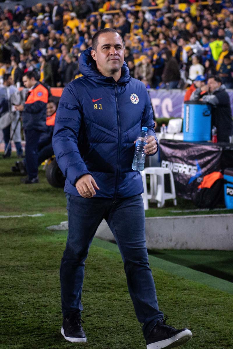 Jardine, en la cancha del Volcán de Tigres