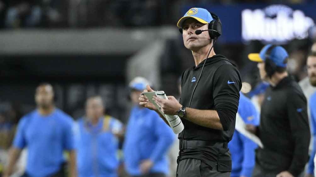 Chargers despidieron a su HC