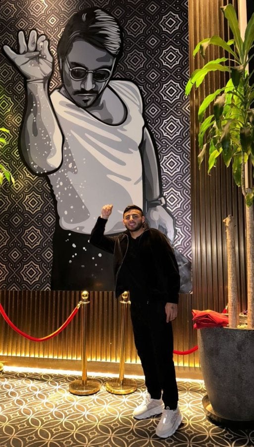 Alexis Vega en el restaurante de Salt Bae