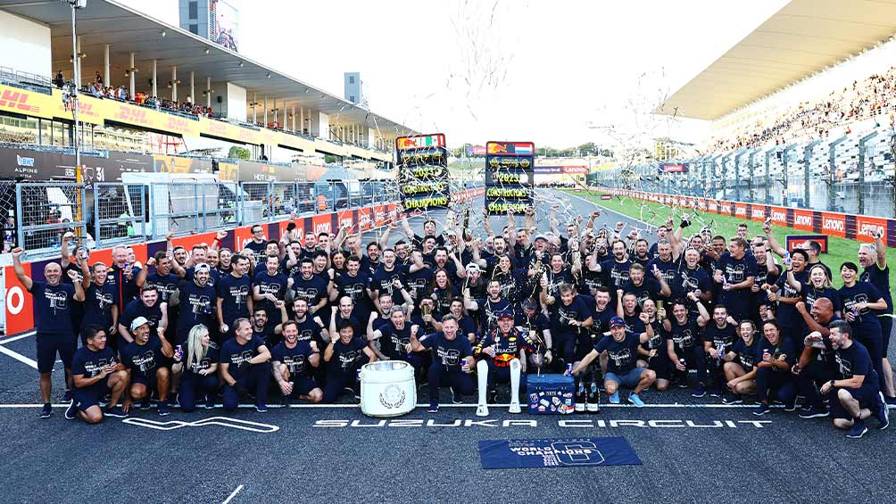 El staff de RBR, tras el GP de Japón