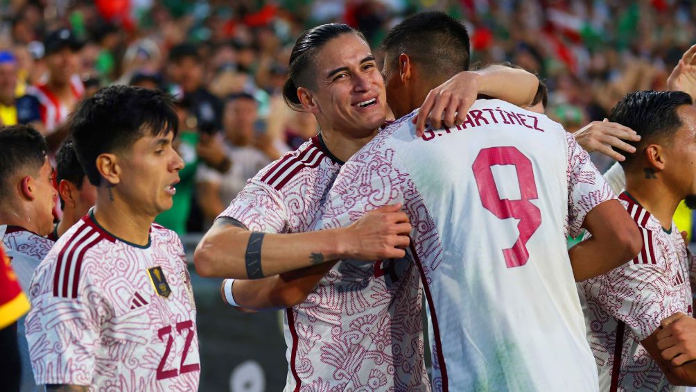 México festejando un gol ante Colombia