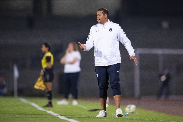 Jonathan Lazcano dejó de dirigir a Pumas Femenil para el Clausura 2024