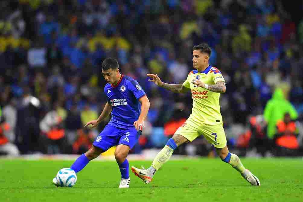 Erik Lira y Brian Rodríguez en el Clásico Joven