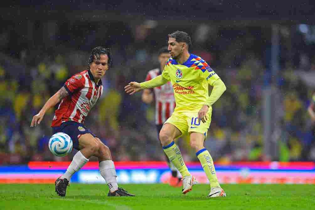 Oso González y Diego Valdés en el Clásico Nacional