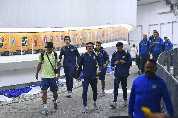 Jugadores del América llegando al Estadio Azteca