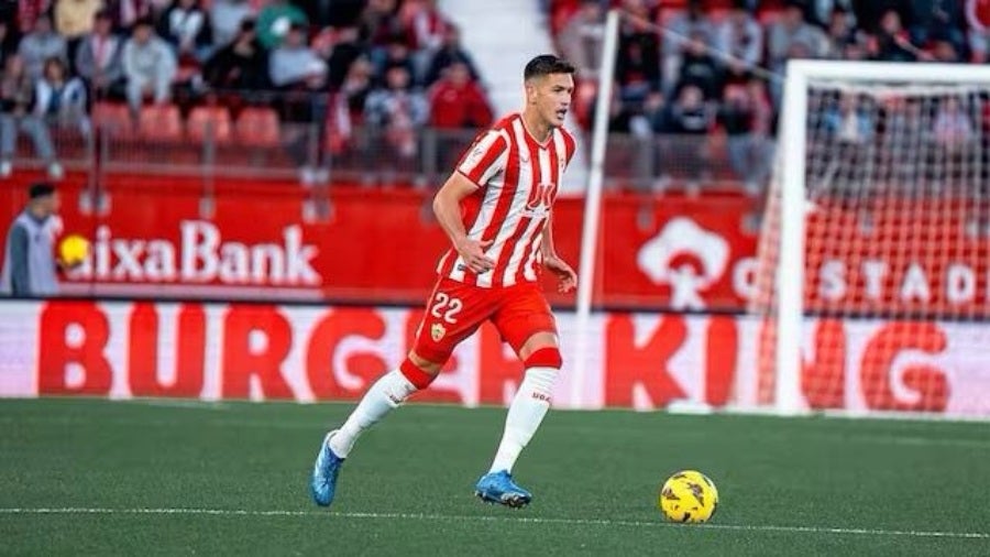 César Montes jugó los 90 minutos ante Almería