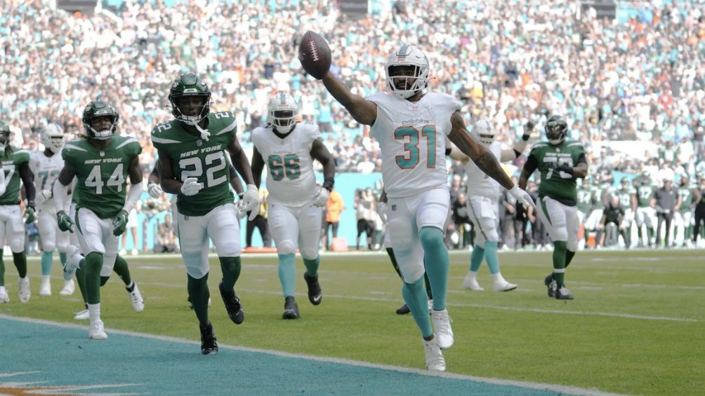 Dolphins festejando un TD