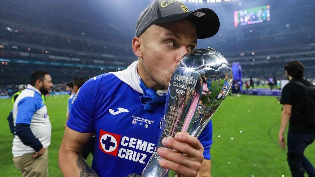 Campeonó con Cruz Azul