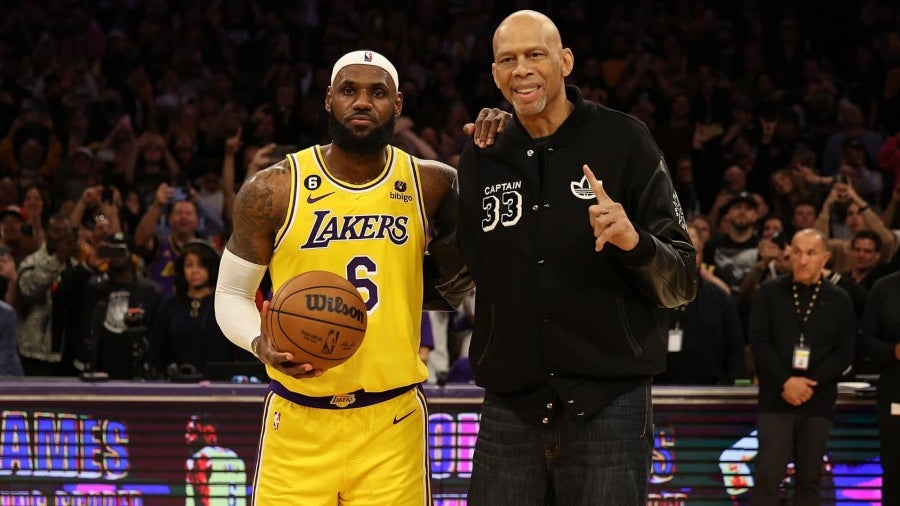 Kareem Abdul-Jabbar con LeBron James