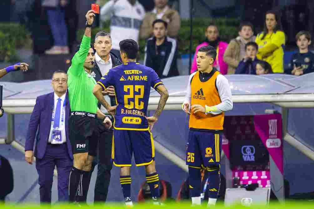 El momento de la expulsión del futbolista de Tigres