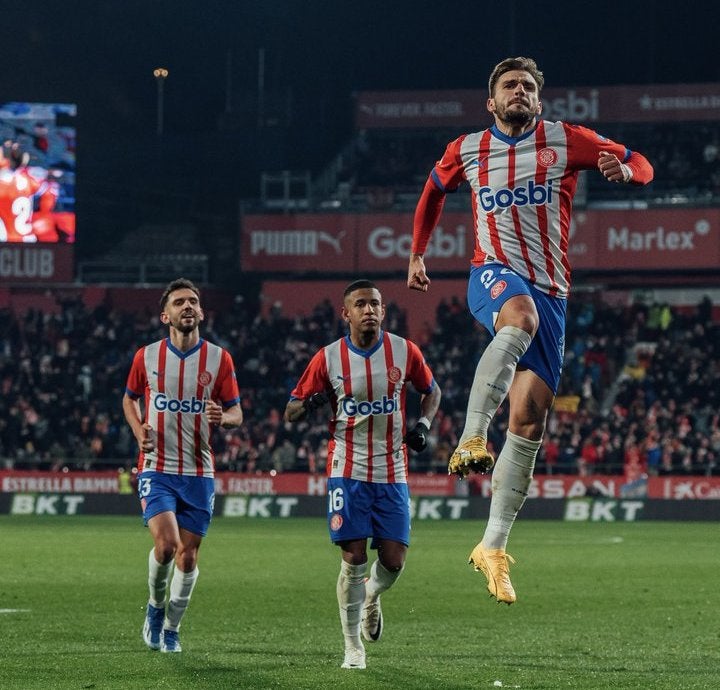 Yan Bueno Cuoto celebra su gol