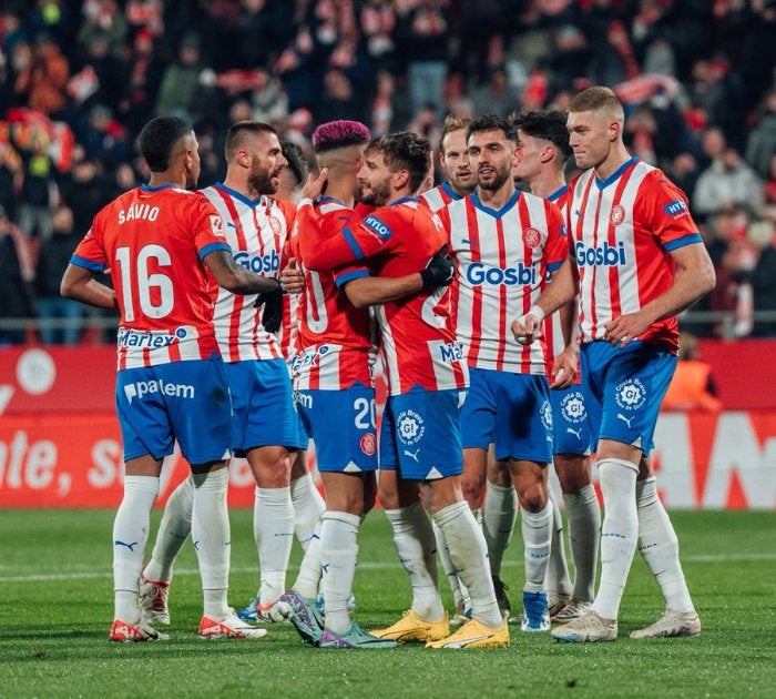 Girona venció 3-0 a Alavés