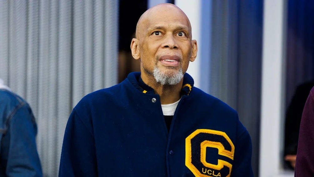 Kareem Abdul-Jabbar, en recuperación por una fractura de cadera