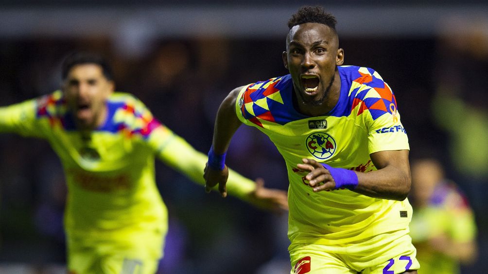 Julián Quiñones celebra el primer gol de América en la Final