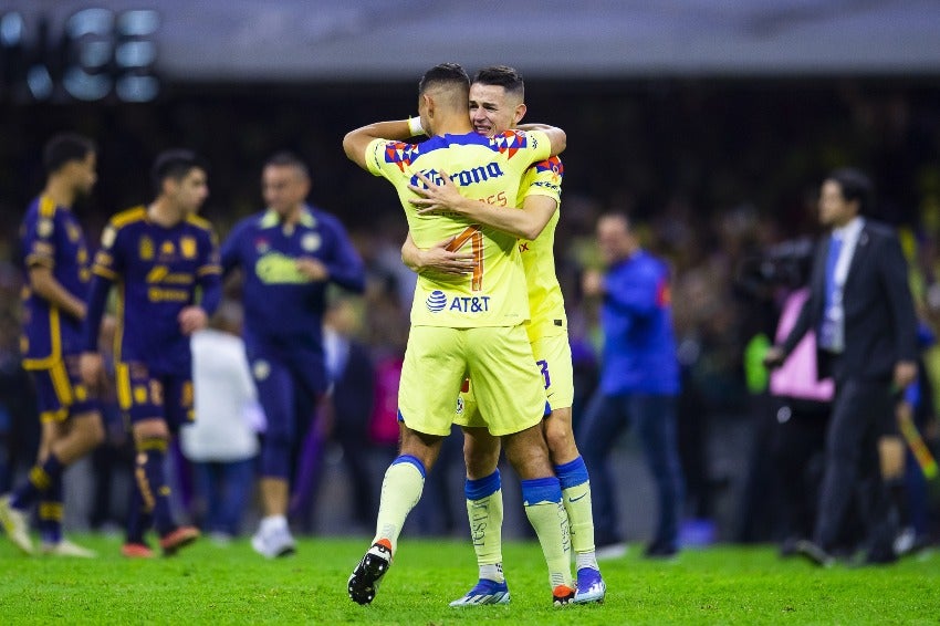 El abrazo de los futbolistas 