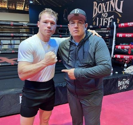 Canelo y Eddy Reynoso tras un entrenamiento