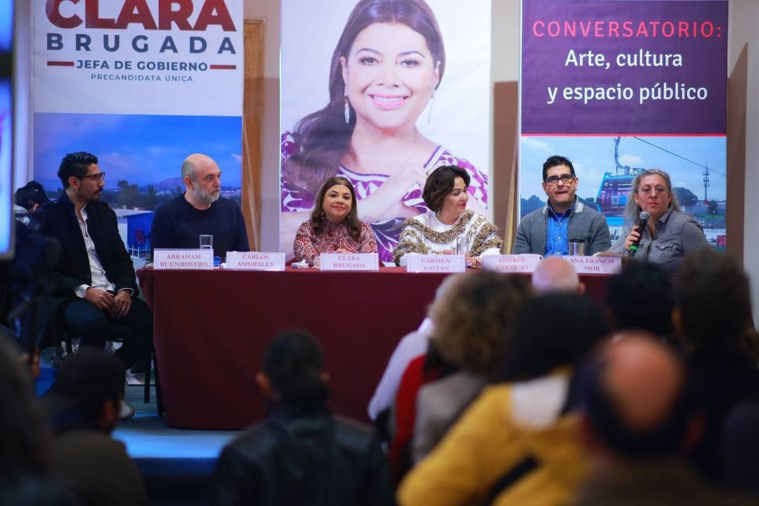 La candidata se reunió con la comunidad cultural, activistas y promotores artísticos.