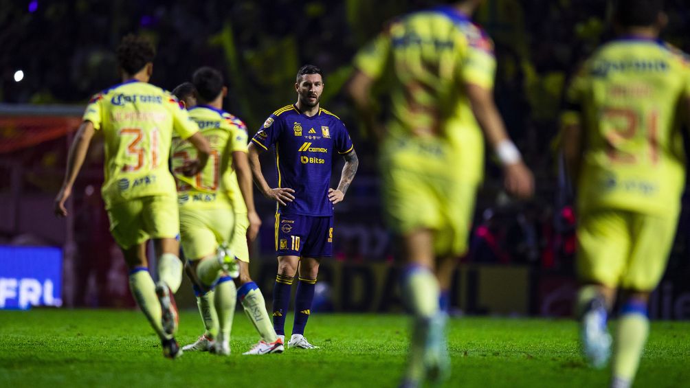 Gignac viendo el festejo de América