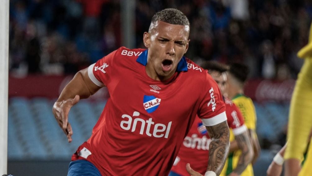 El uruguayo celebra un gol con el Nacional