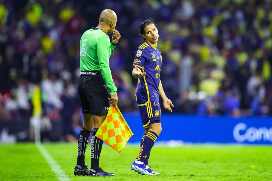 Diego Lainez con Tigres en la Final de Vuelta ante América