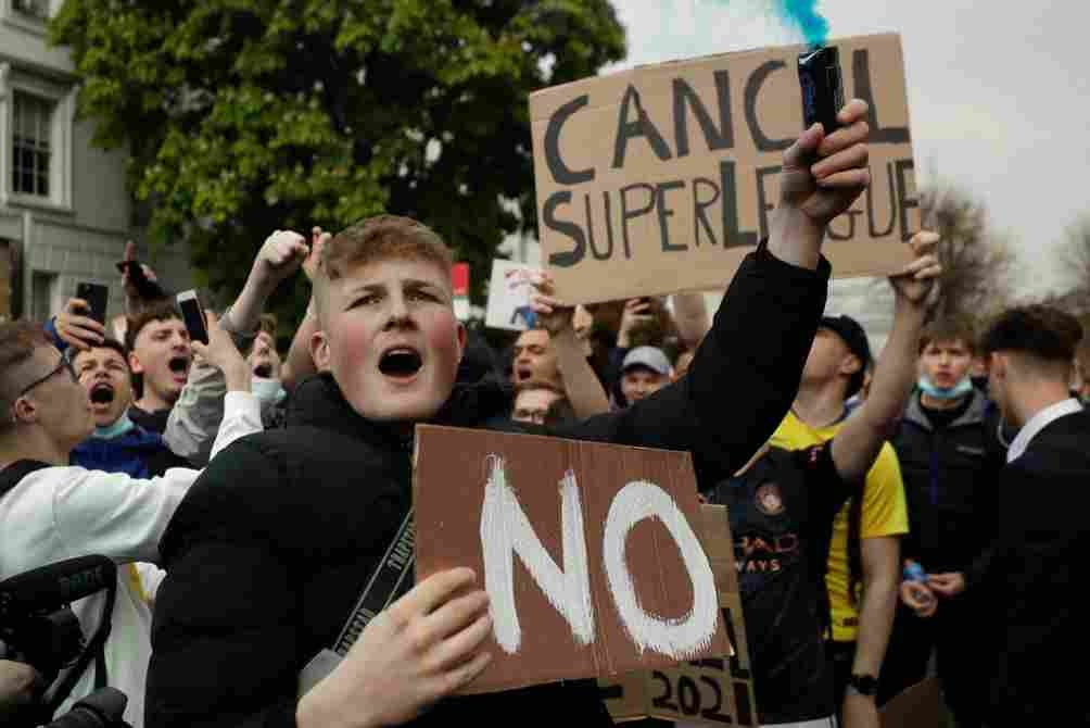 Fans se manifiestan en contra de la Superliga