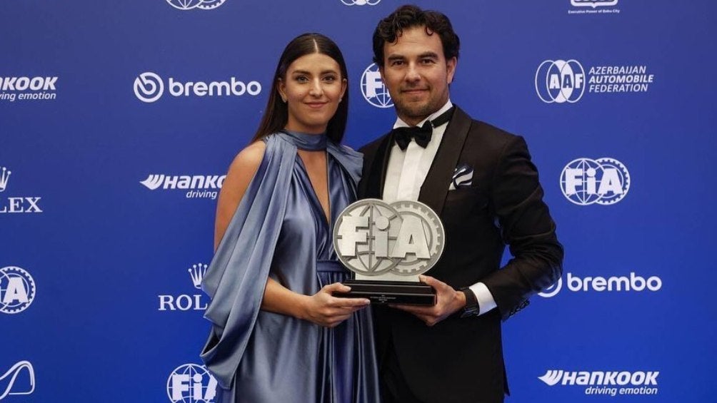 Sergio Pérez y su esposa Carola Martínez en premios de la FIA