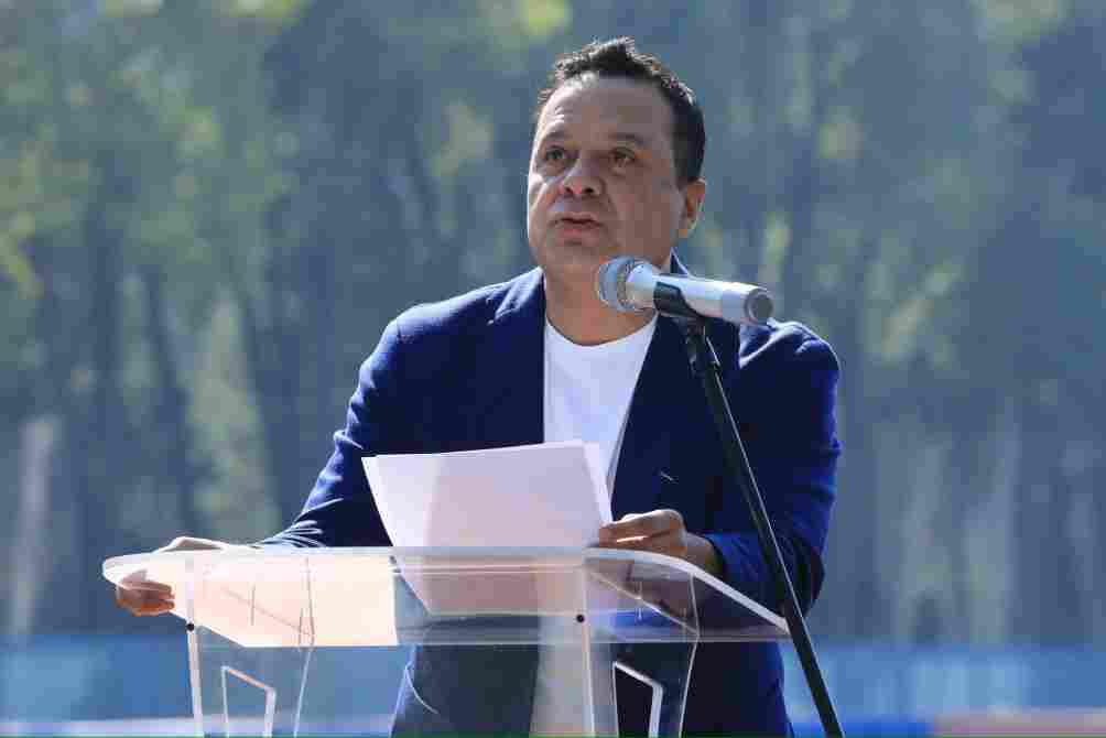 Velázquez en la presentación de la reestructura de Cruz Azul