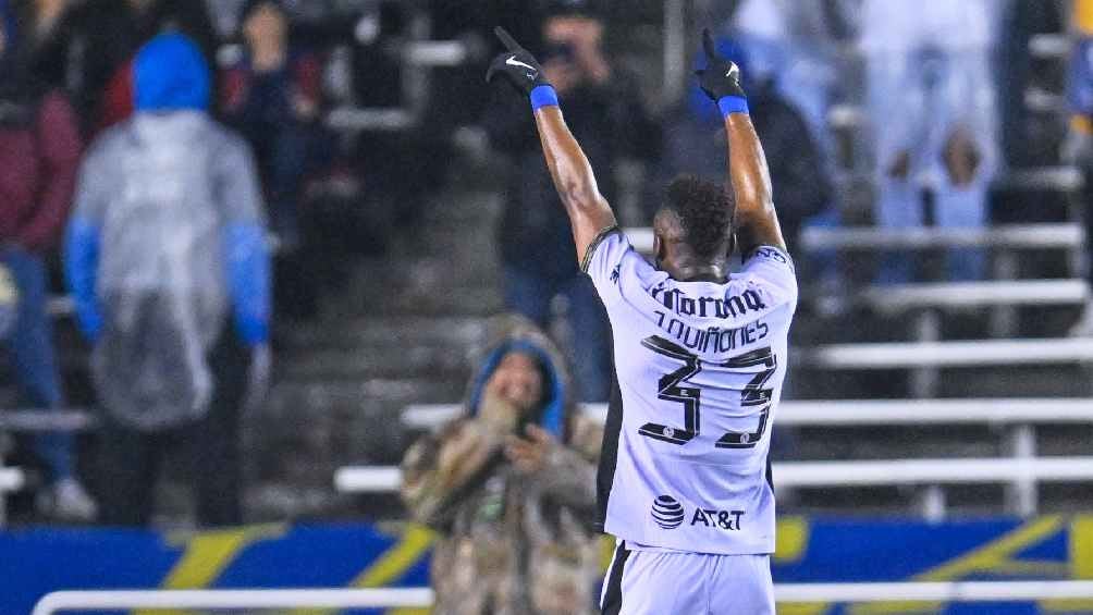 ¡Un verdadero golazo! Julián Quiñones se lució con gol de tacón contra Barcelona