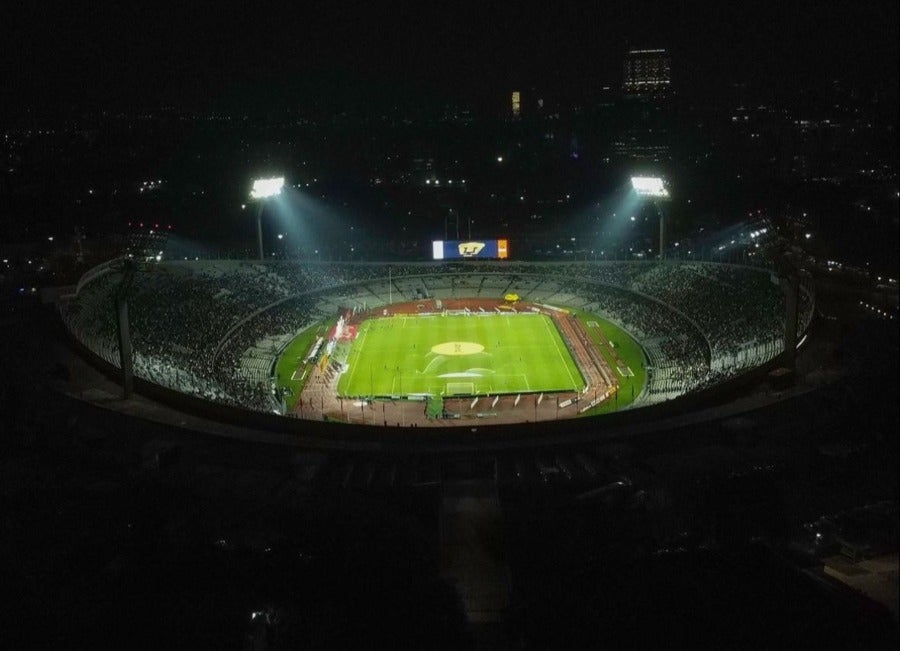 Estadio Olímpico Universitario de noche