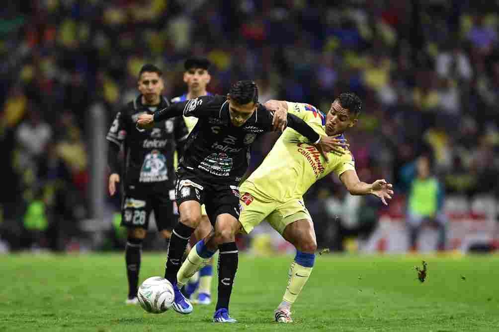 Ambriz en los Cuartos de Final ante América