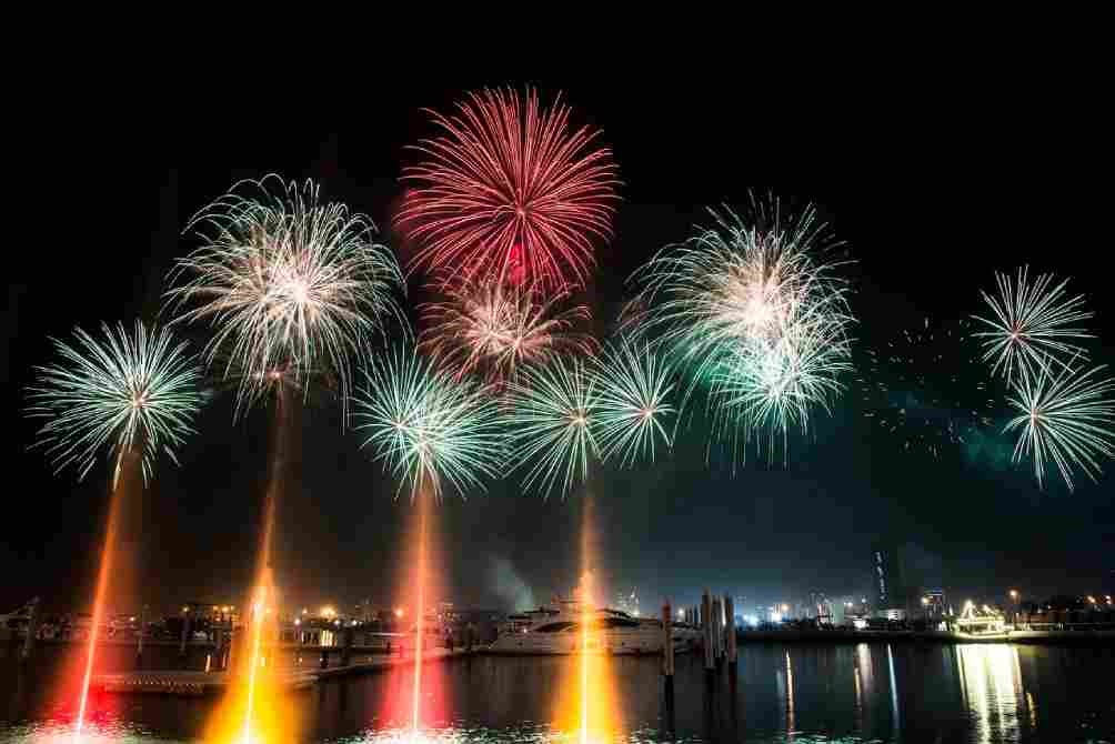 Un espectáculo de fuegos artificiales en Dubai