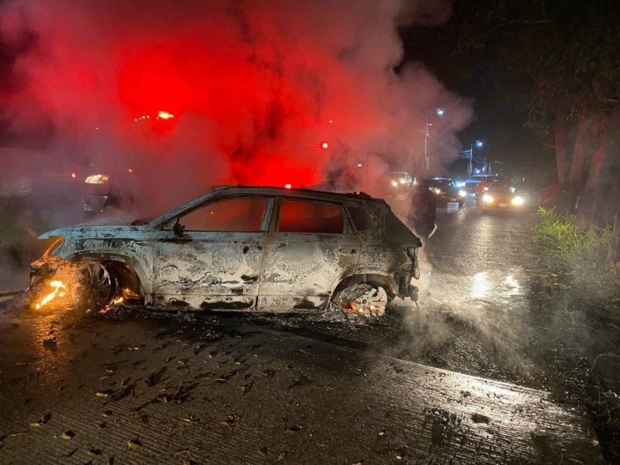 Autos fueron incendiados