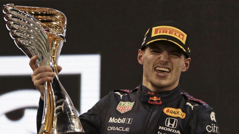 Verstappen celebra una victoria en F1