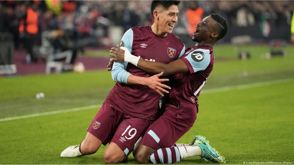 Álvarez celebra gol con el West Ham