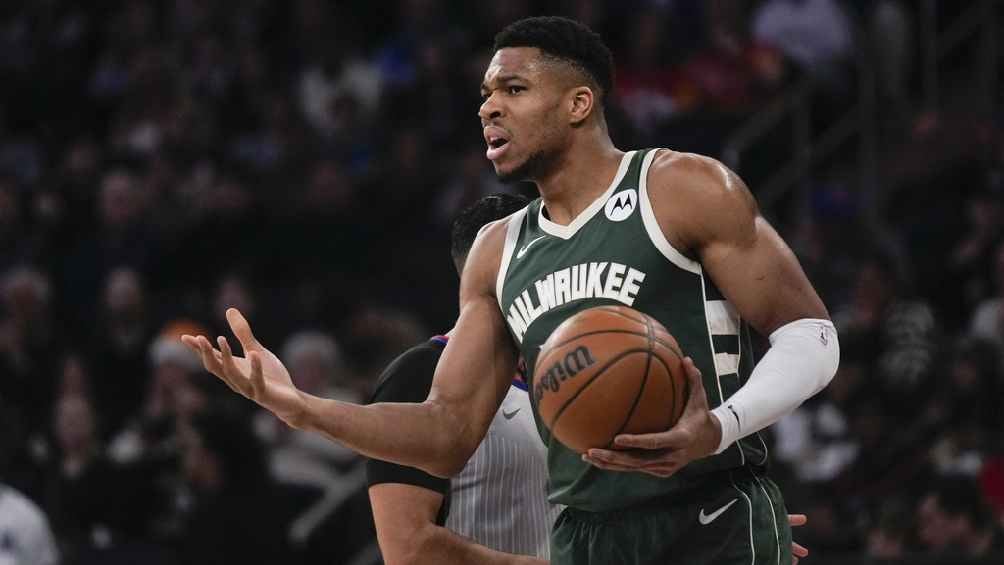 Bucks dejaron ir el liderato