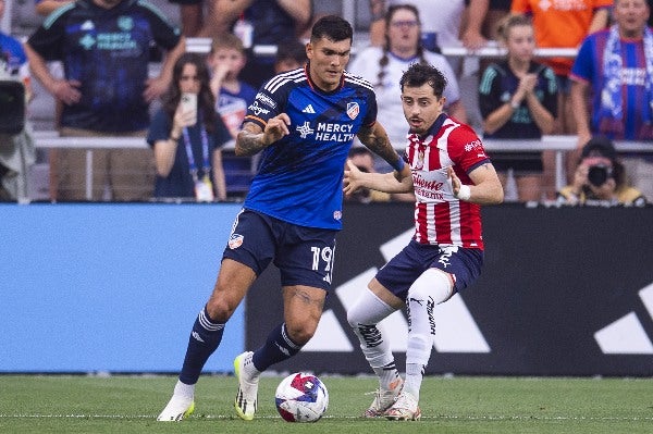 Brandon Vázquez enfrentando a las Chivas 