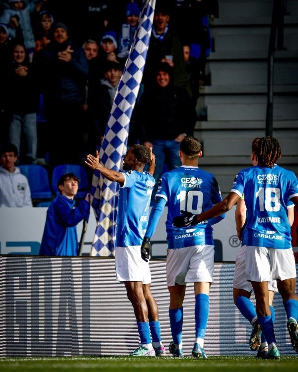 Alieu Fadera abrió el marcador a favor del Genk 