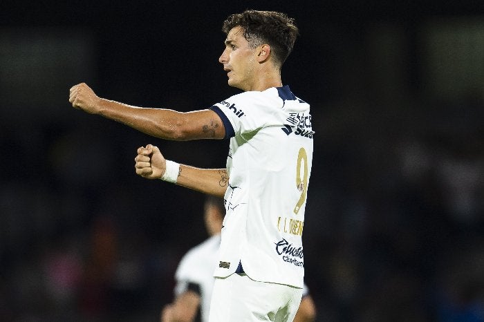 Juan Dinenno celebrando su gol con Pumas 